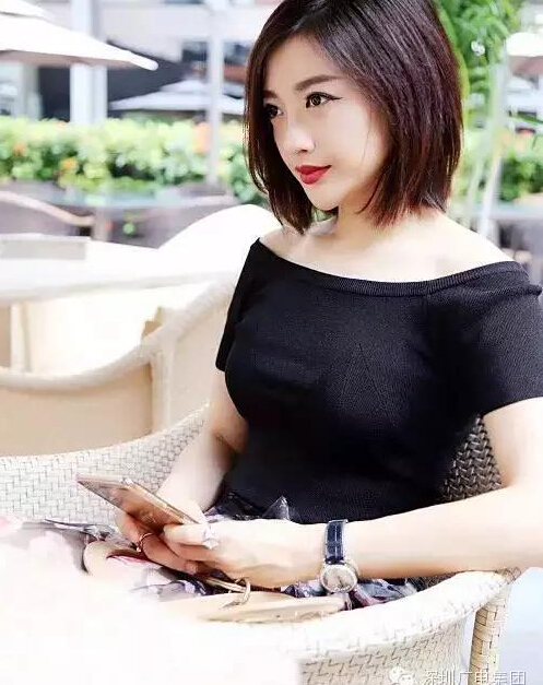 pg娱乐电子游戏 在深圳，她可能是马甲线最漂亮的女主播！网络爆红！